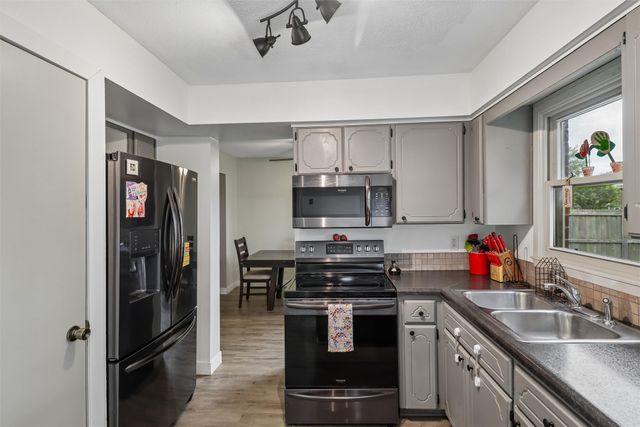 901 E 17th Street N, Newton, IA 50208