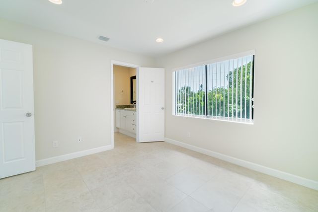 6410 N DIXIE Highway, Boca Raton, FL 33487