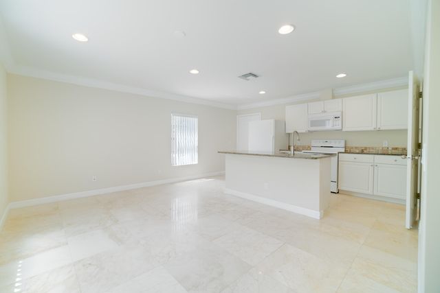 6410 N DIXIE Highway, Boca Raton, FL 33487