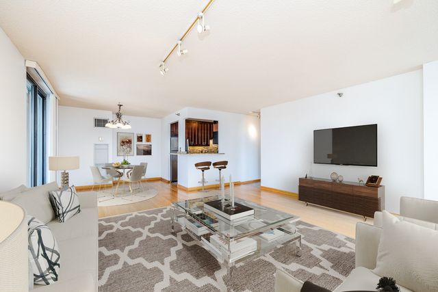 70 W Huron Street 2003, Chicago, IL 60654