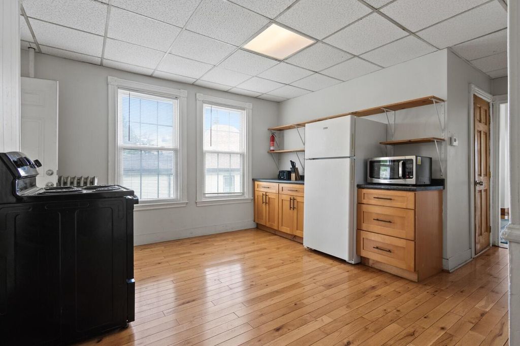 583 Washington Avenue 3-units, Portland, ME 04103 — photo 2