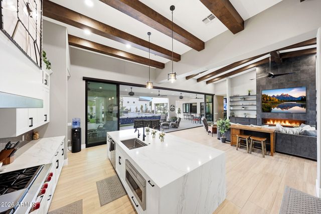 8924 W PATRICK Lane 8424 w, Peoria, AZ 85383