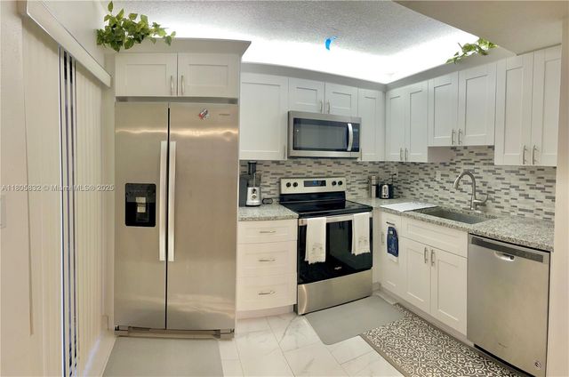 20065 NE 3rd Ct O3, Miami, FL 33179