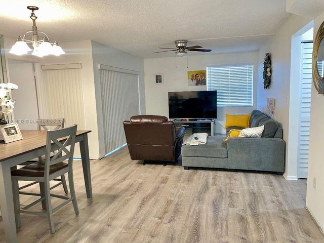 20065 NE 3rd Ct O3, Miami, FL 33179