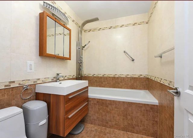63-36 99th Street 5E, Rego Park, NY 11374