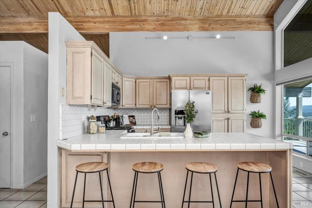 17431 Greenridge Rd, Hidden Valley Lake, CA 95467