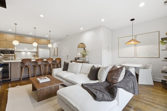 3330 N Clifton Avenue 2, Chicago, IL 60657