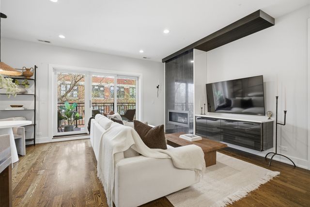 3330 N Clifton Avenue 2, Chicago, IL 60657