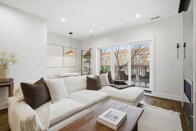 3330 N Clifton Avenue 2, Chicago, IL 60657