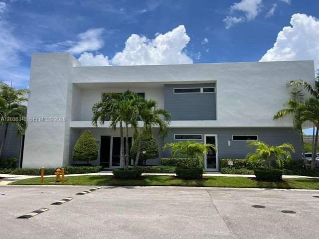 7117 NW 103rd Path, Doral, FL 33178