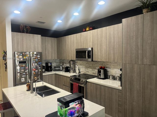 7117 NW 103rd Path, Doral, FL 33178