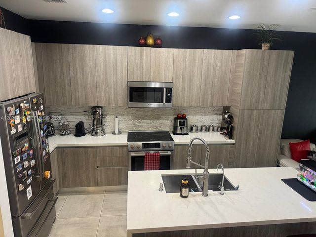 7117 NW 103rd Path, Doral, FL 33178
