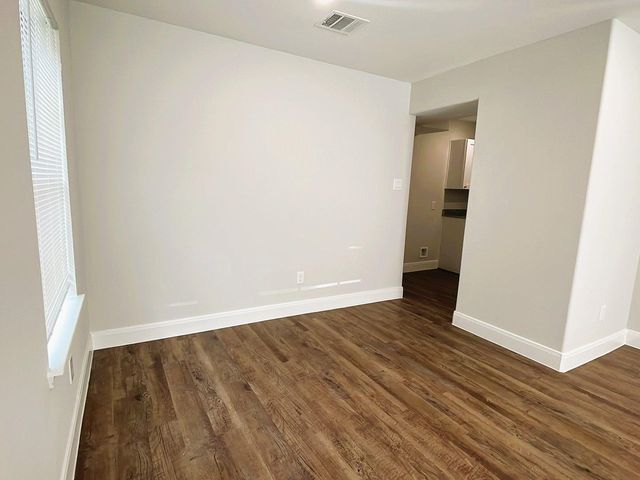 711 S Houston Avenue B, Humble, TX 77338