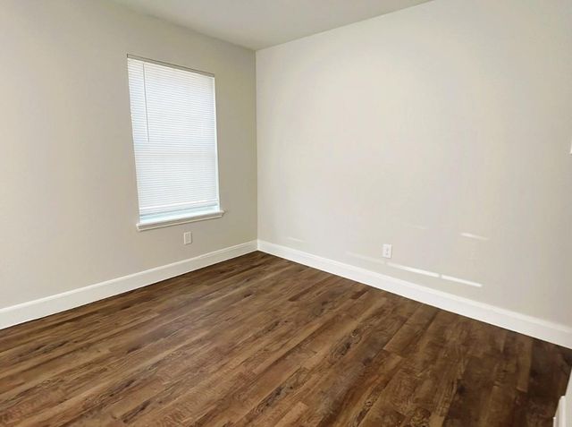 711 S Houston Avenue B, Humble, TX 77338