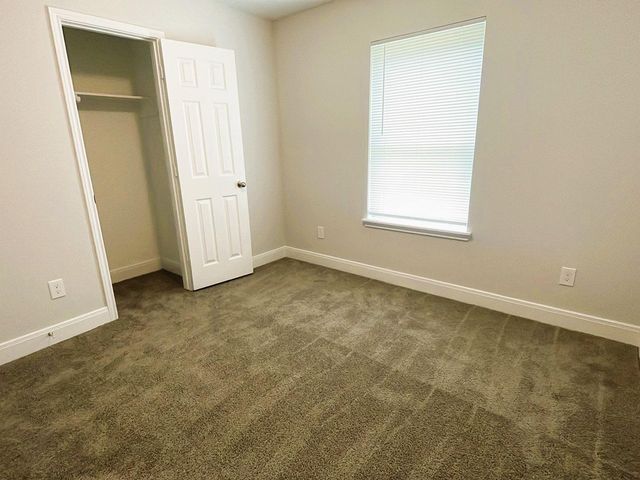 711 S Houston Avenue B, Humble, TX 77338