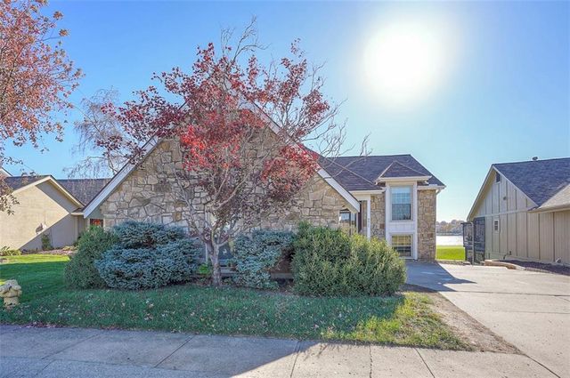 4910 NE Pebble Beach Street, Lee's Summit, MO 64064