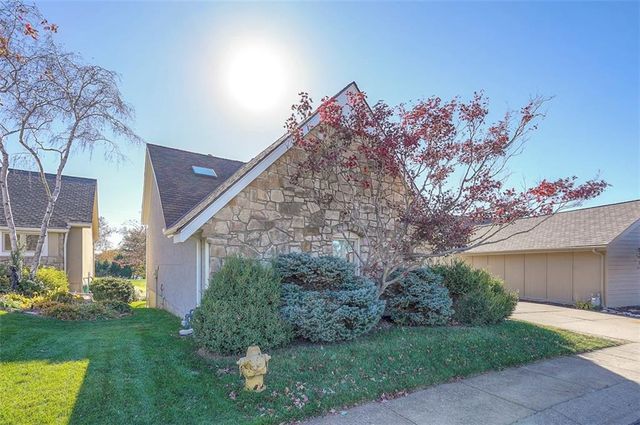4910 NE Pebble Beach Street, Lee's Summit, MO 64064