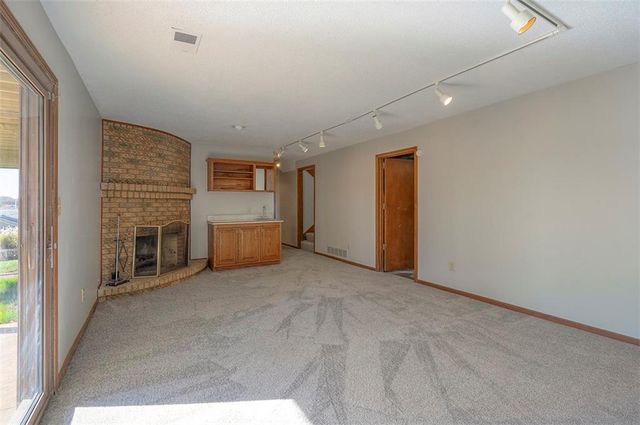 4910 NE Pebble Beach Street, Lee's Summit, MO 64064