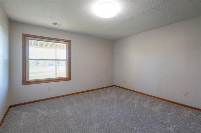 4910 NE Pebble Beach Street, Lee's Summit, MO 64064