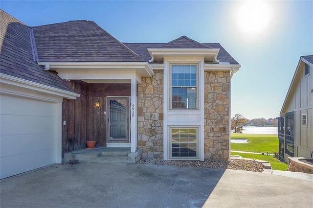 4910 NE Pebble Beach Street, Lee's Summit, MO 64064