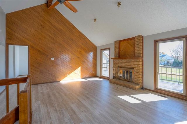 4910 NE Pebble Beach Street, Lee's Summit, MO 64064