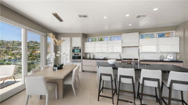 964 Van Dyke, Laguna Beach, CA 92651