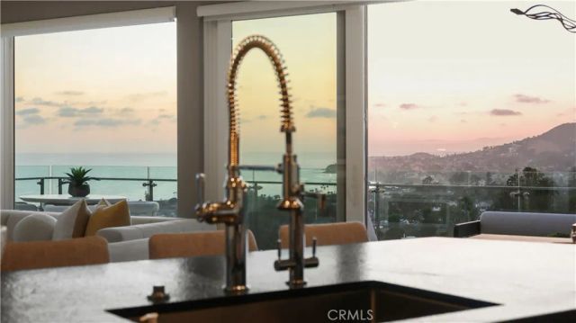 964 Van Dyke, Laguna Beach, CA 92651