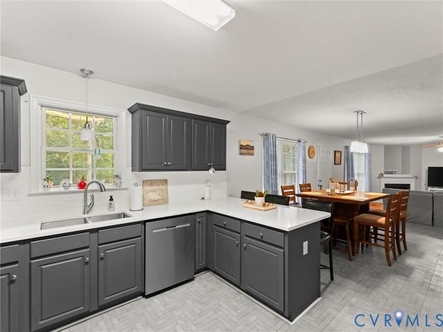 7019 Highcrest Ridge Dr, Chesterfield, VA 23838