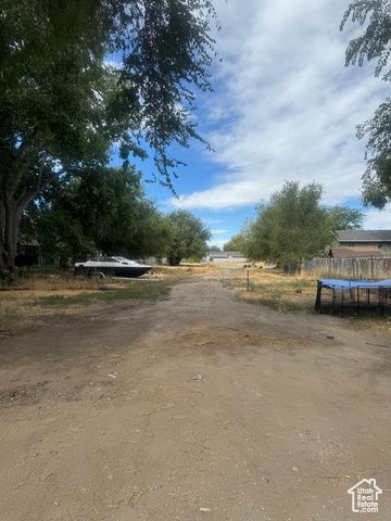 261 N REDWOOD RD, Salt Lake City, UT 84116