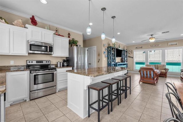 135 Ocean Shore Drive, Crystal Beach, TX 77650