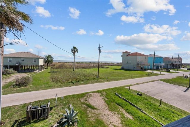 135 Ocean Shore Drive, Crystal Beach, TX 77650
