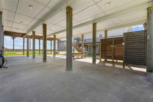 135 Ocean Shore Drive, Crystal Beach, TX 77650