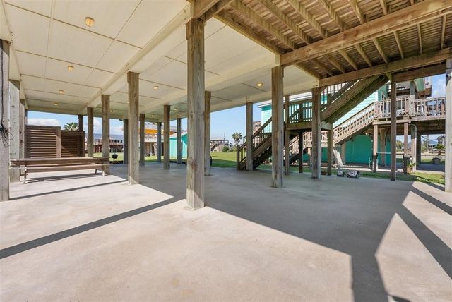 135 Ocean Shore Drive, Crystal Beach, TX 77650