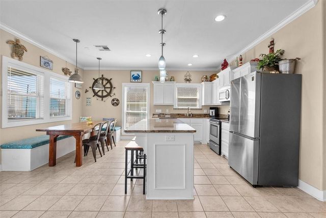 135 Ocean Shore Drive, Crystal Beach, TX 77650