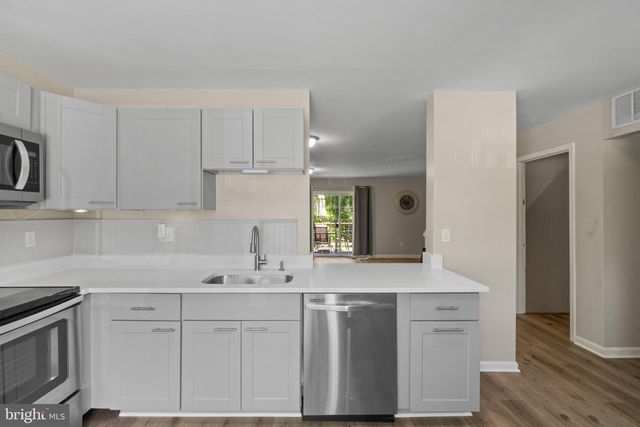 16 HARDWOOD DR, Rosedale, MD 21237