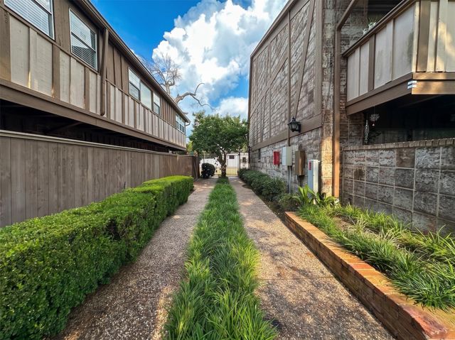 2574 Marilee Lane 23, Houston, TX 77057