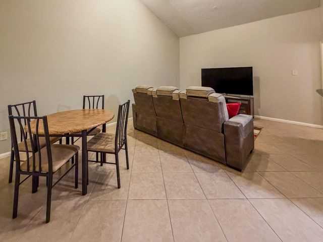 2574 Marilee Lane 23, Houston, TX 77057