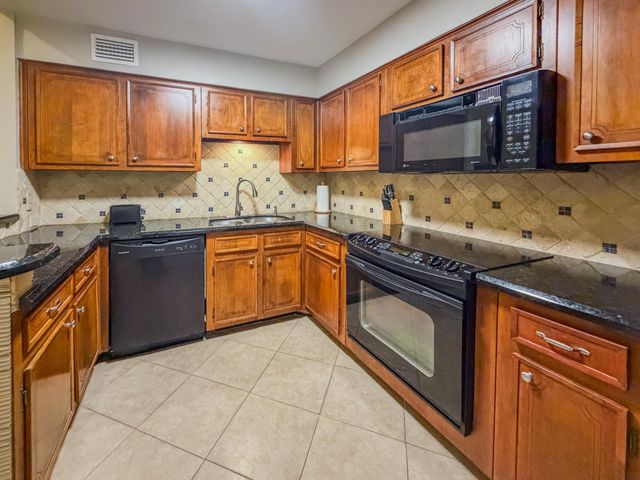 2574 Marilee Lane 23, Houston, TX 77057