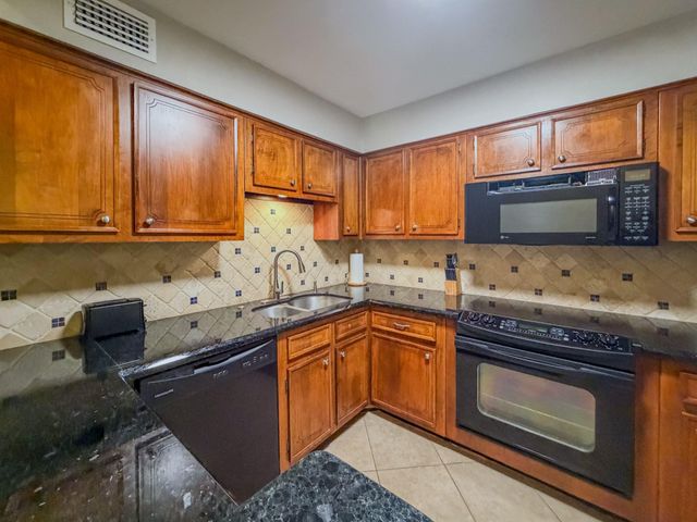 2574 Marilee Lane 23, Houston, TX 77057