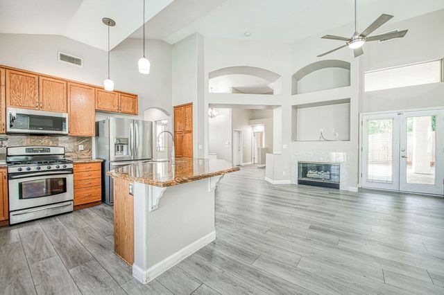 9595 N Woodrow Avenue, Fresno, CA 93720