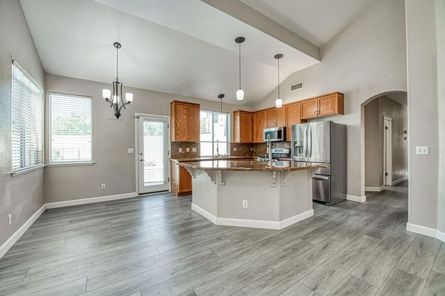 9595 N Woodrow Avenue, Fresno, CA 93720
