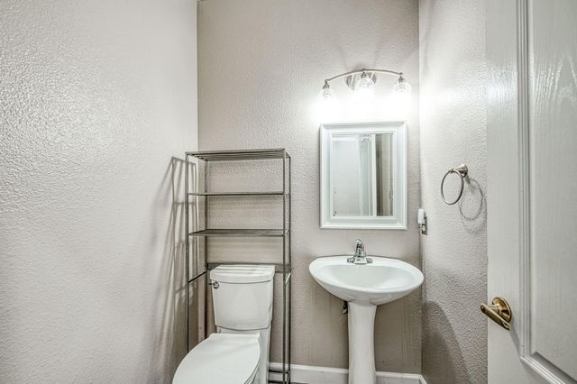 9595 N Woodrow Avenue, Fresno, CA 93720