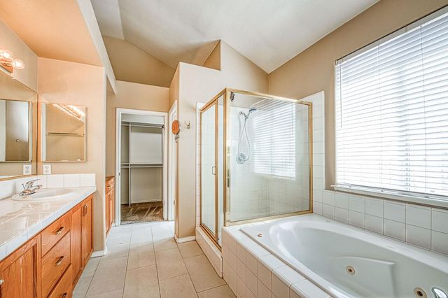 9595 N Woodrow Avenue, Fresno, CA 93720
