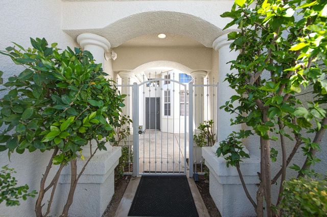 9595 N Woodrow Avenue, Fresno, CA 93720