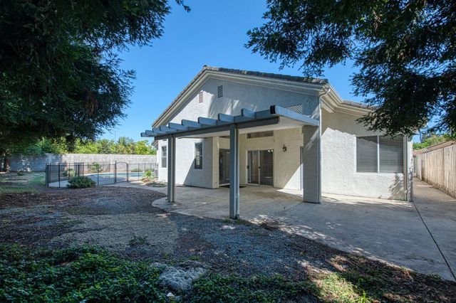 9595 N Woodrow Avenue, Fresno, CA 93720