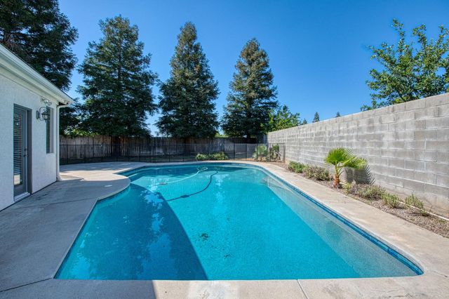 9595 N Woodrow Avenue, Fresno, CA 93720
