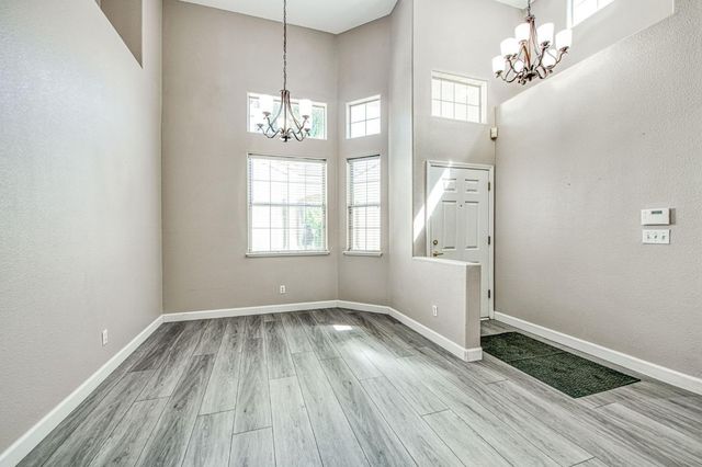 9595 N Woodrow Avenue, Fresno, CA 93720