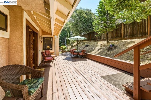27468 Hayward Blvd, Hayward, CA 94542
