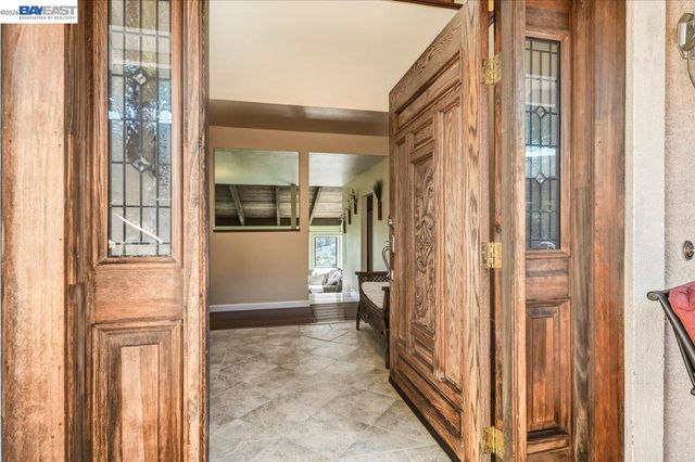 27468 Hayward Blvd, Hayward, CA 94542