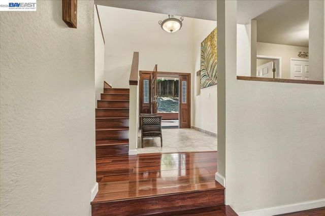 27468 Hayward Blvd, Hayward, CA 94542